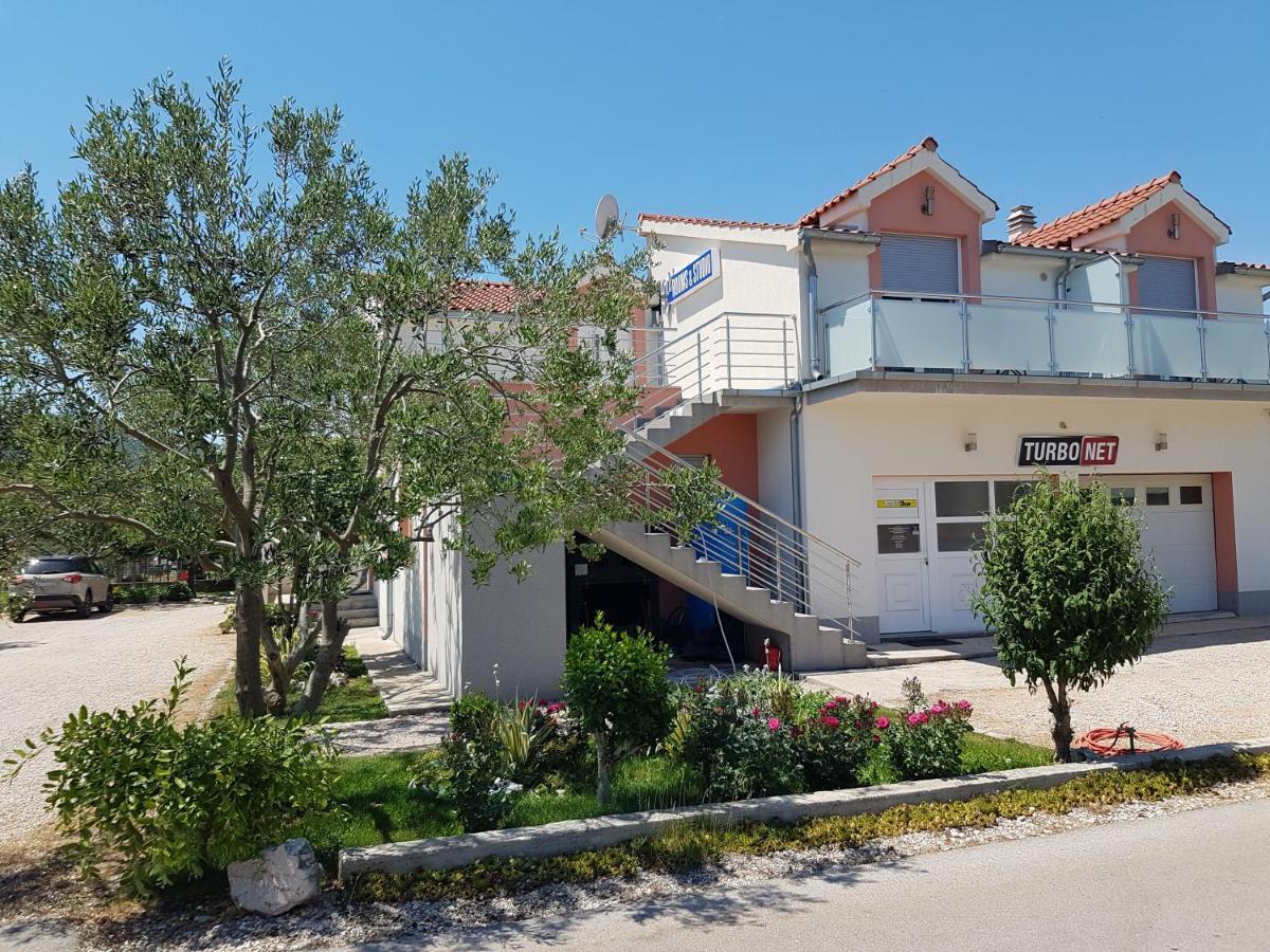 Gabi Rooms & Studio Apartment Lozovac Ngoại thất bức ảnh